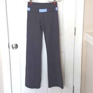 Lululemon Athletica Flare Leg Yoga Pants Sz 2 Reg
